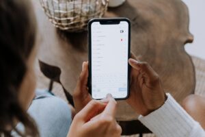 Illustration of Mastering the macOS Menu Bar: Essential Tips for New MacBook Users